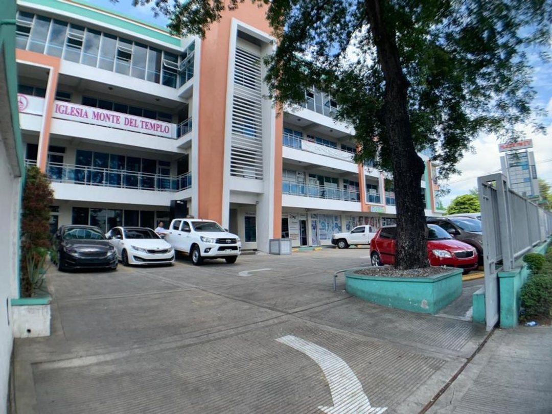 Commercial space in Altos de Arroyo Hondo Ii
