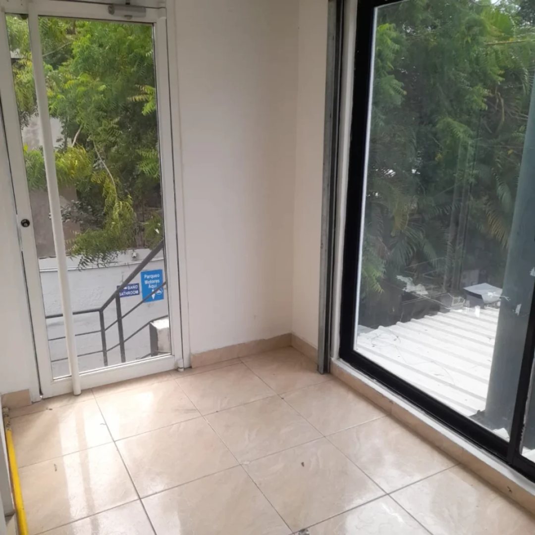 Local comercial en Av. Rómulo Betancourt, foto 4