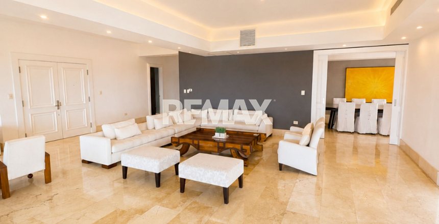 Apartamento de 4 dormitorios en venta en Bella Vista, Santo Domingo
