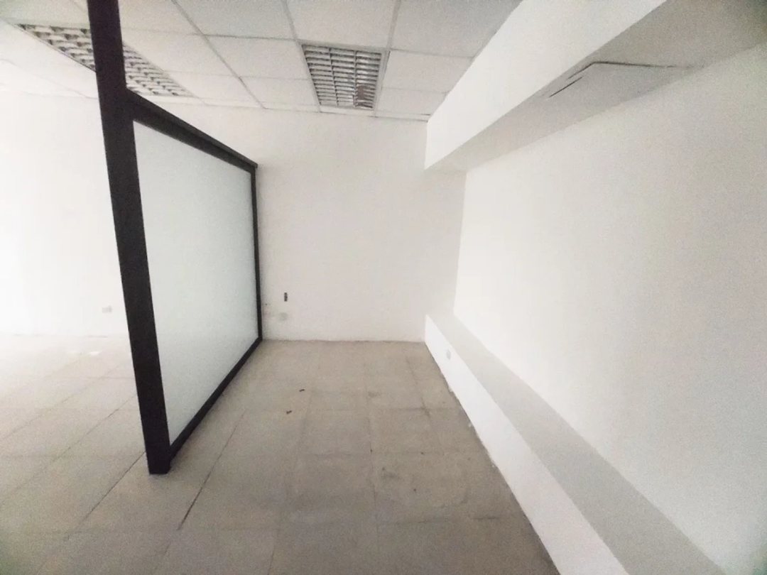 Local comercial en Arroyo Hondo, foto 3