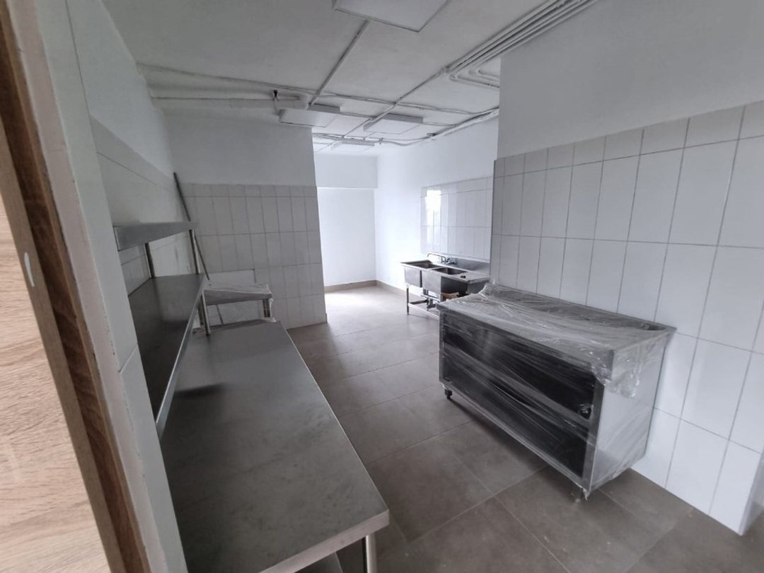 Local comercial en Ensanche Serralles, foto 4