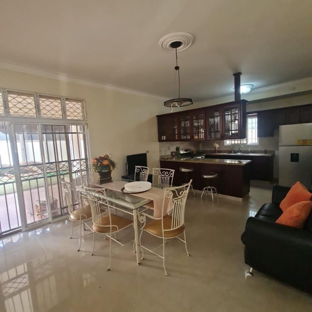 Casa en Jardines del Este, foto 2