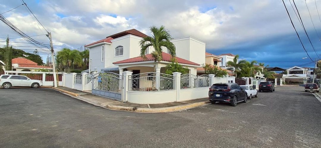 Casa en Jardines del Este