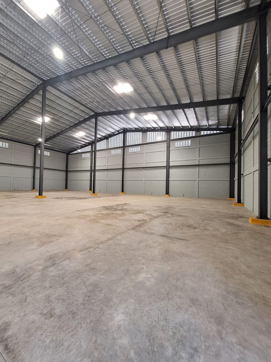 Local comercial en Engombe, foto 2