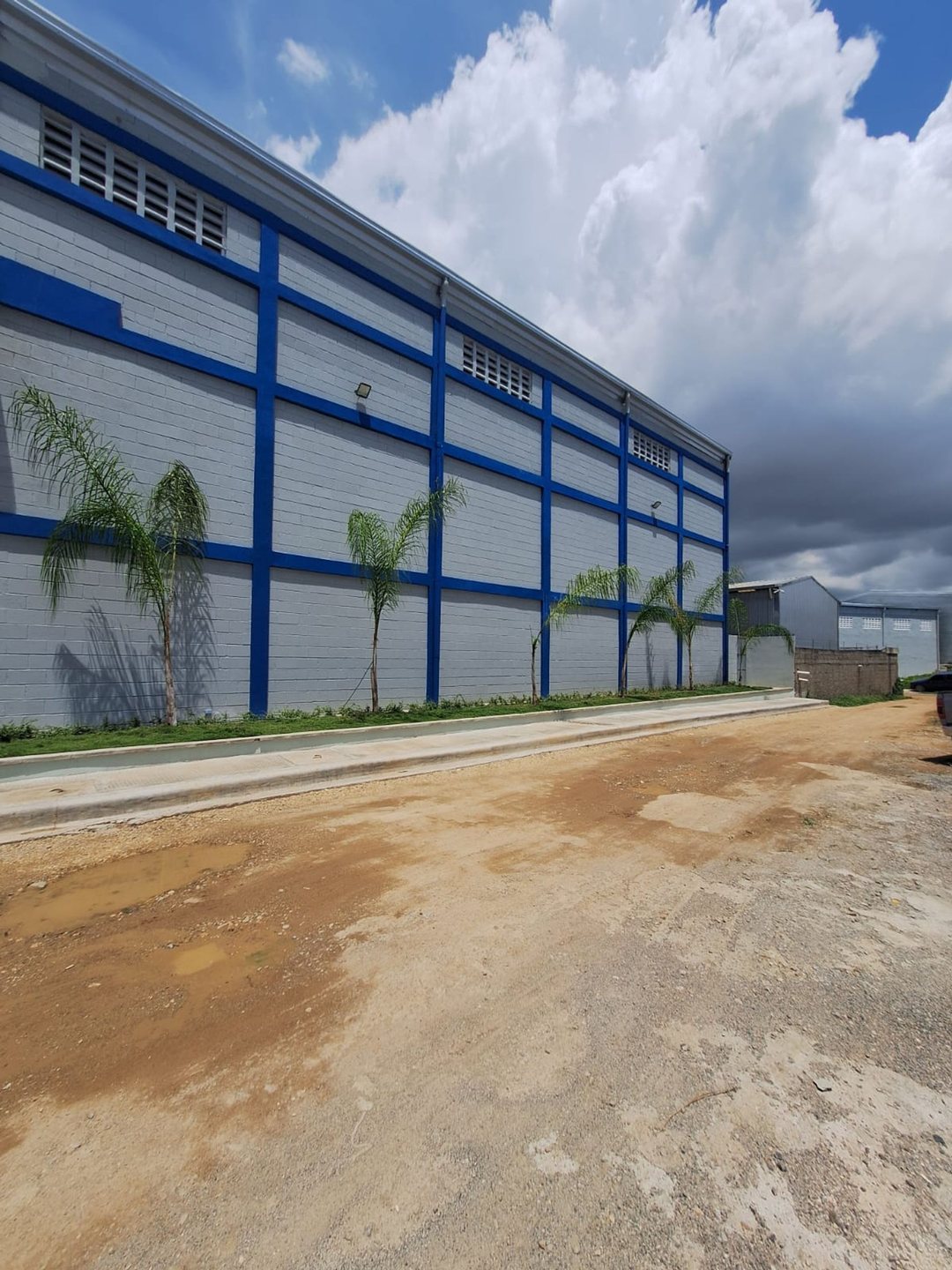 Local comercial en Engombe, foto 3