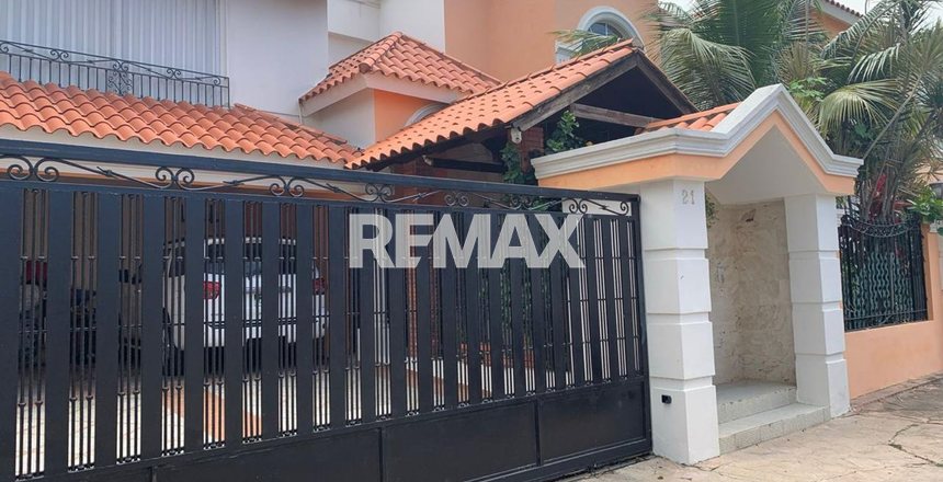 Casa en venta en Mirador Norte, Santo Domingo
