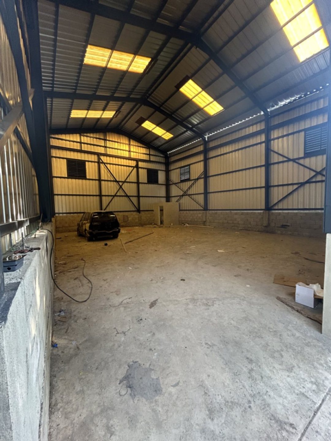 Local comercial en Manzano, foto 2