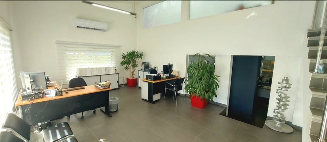 Local comercial en Villa Aura, foto 4