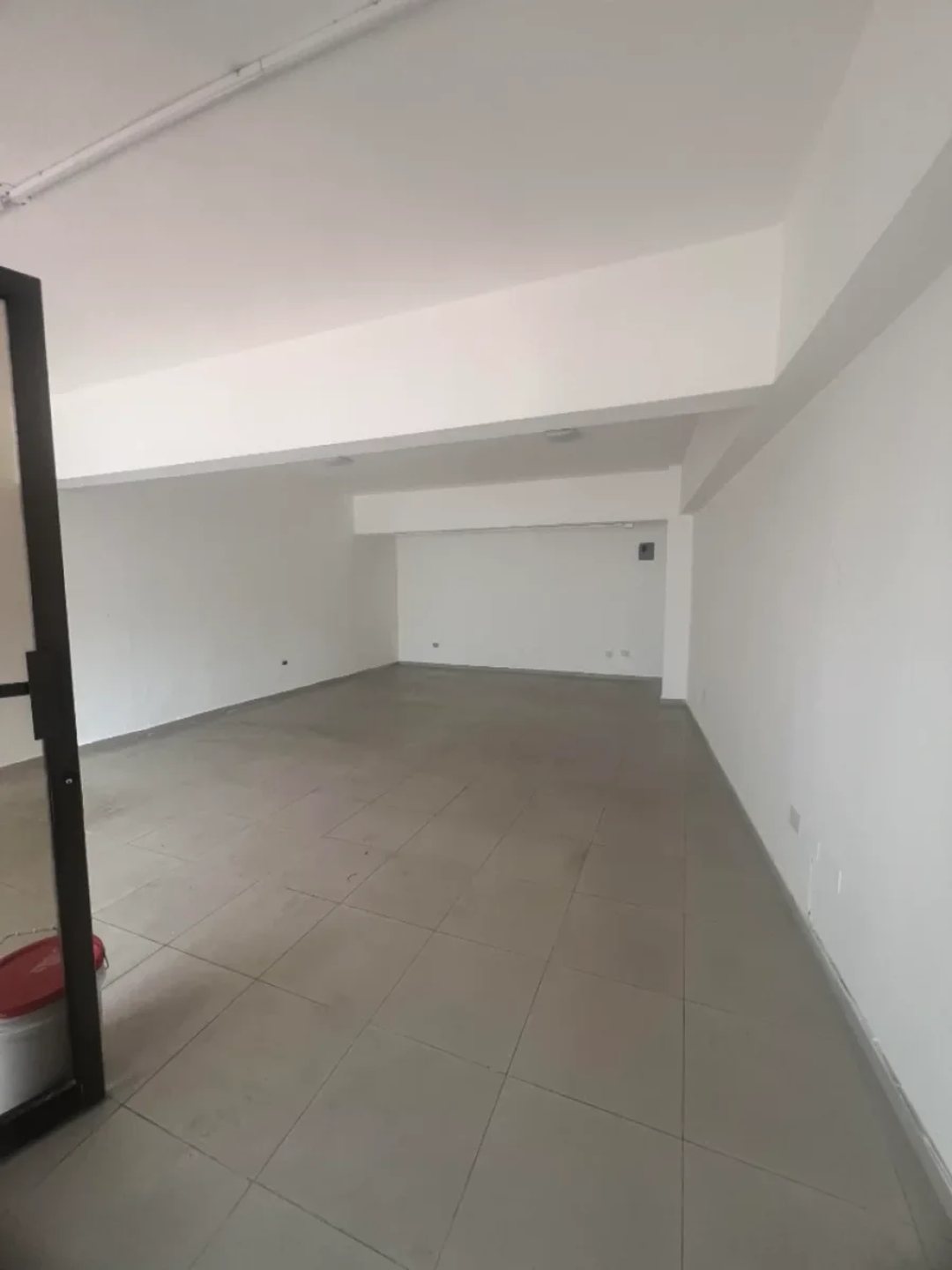 Local comercial en Ave. Republica de Colombia, foto 5