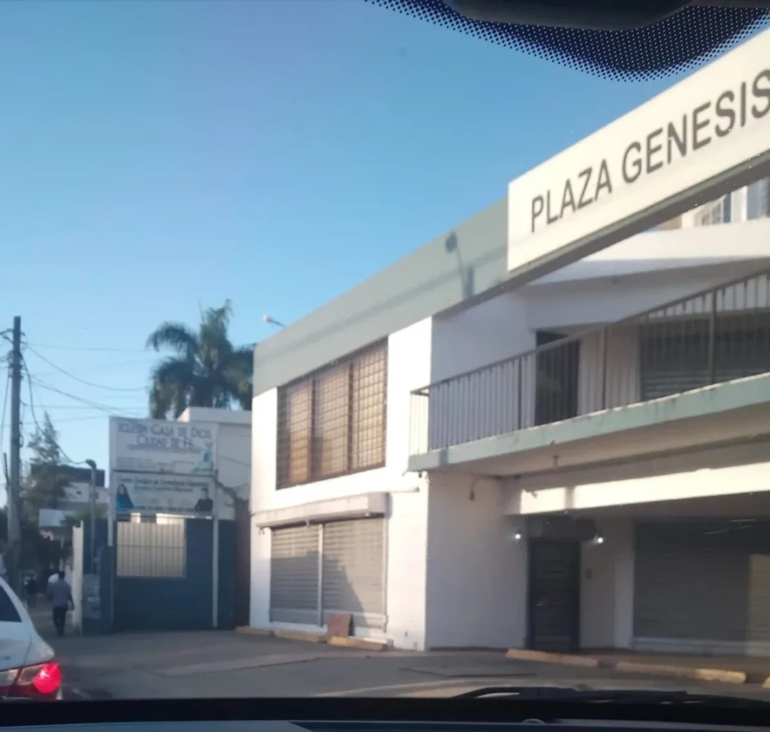 Local comercial en Ave. Republica de Colombia, foto 2