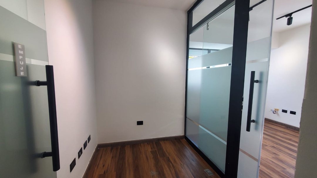 Local comercial en Urbanización Fernandez, foto 2