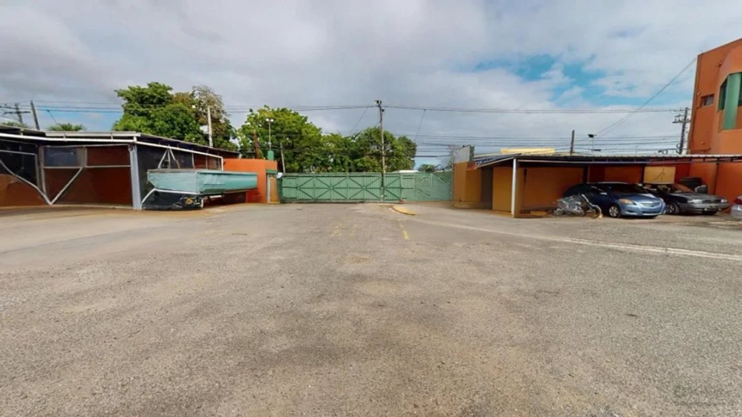 Local comercial en Villa Faro, foto 2