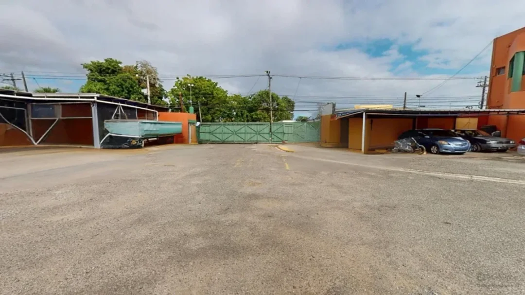Commercial space in Villa Faro