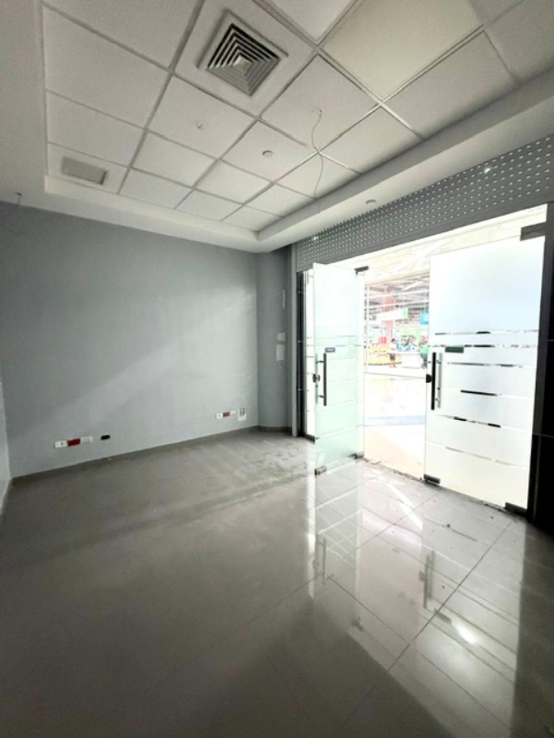 Local comercial en Ensanche Kennedy, foto 3