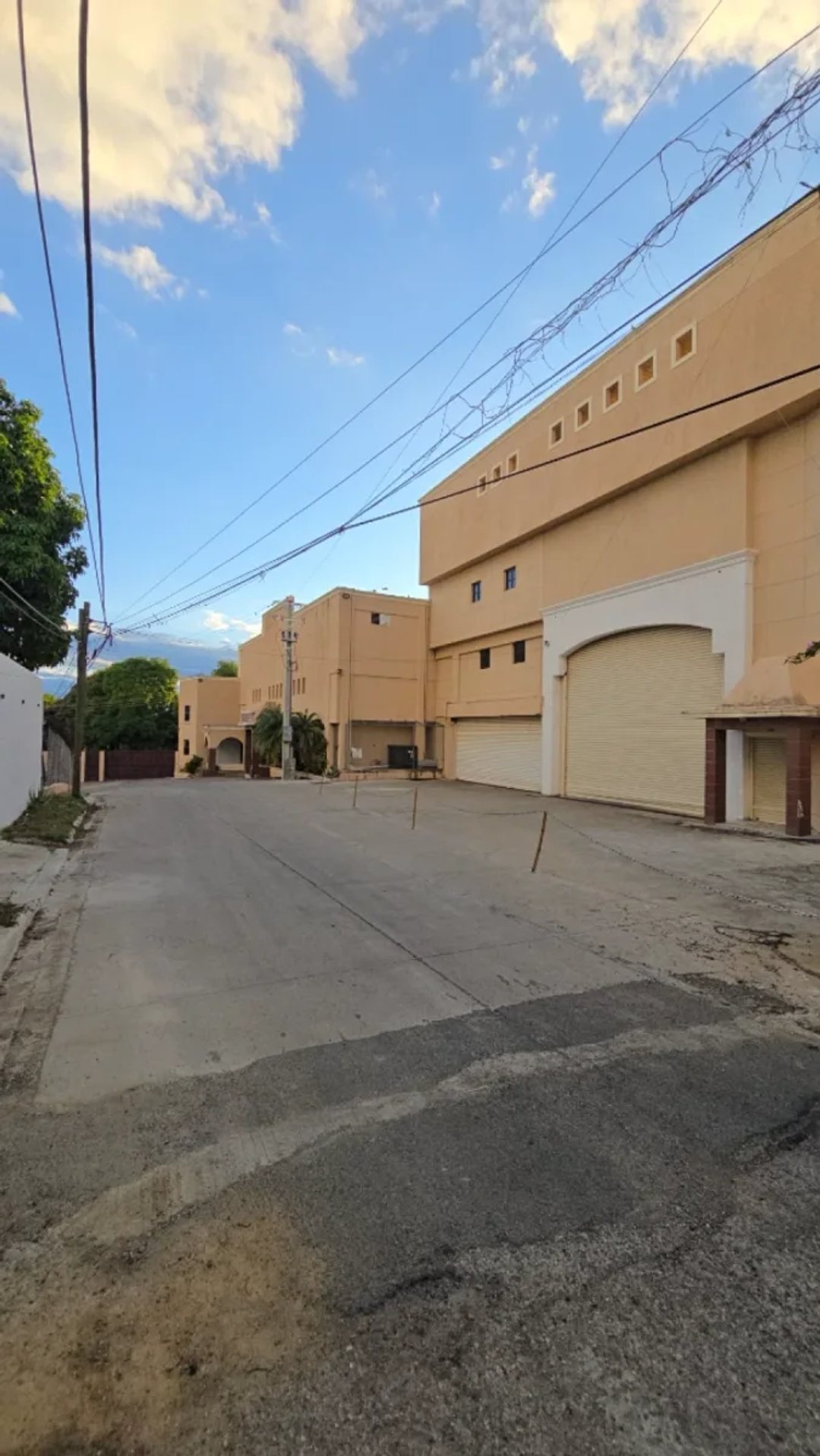 Local comercial en Cerro Alto, foto 2
