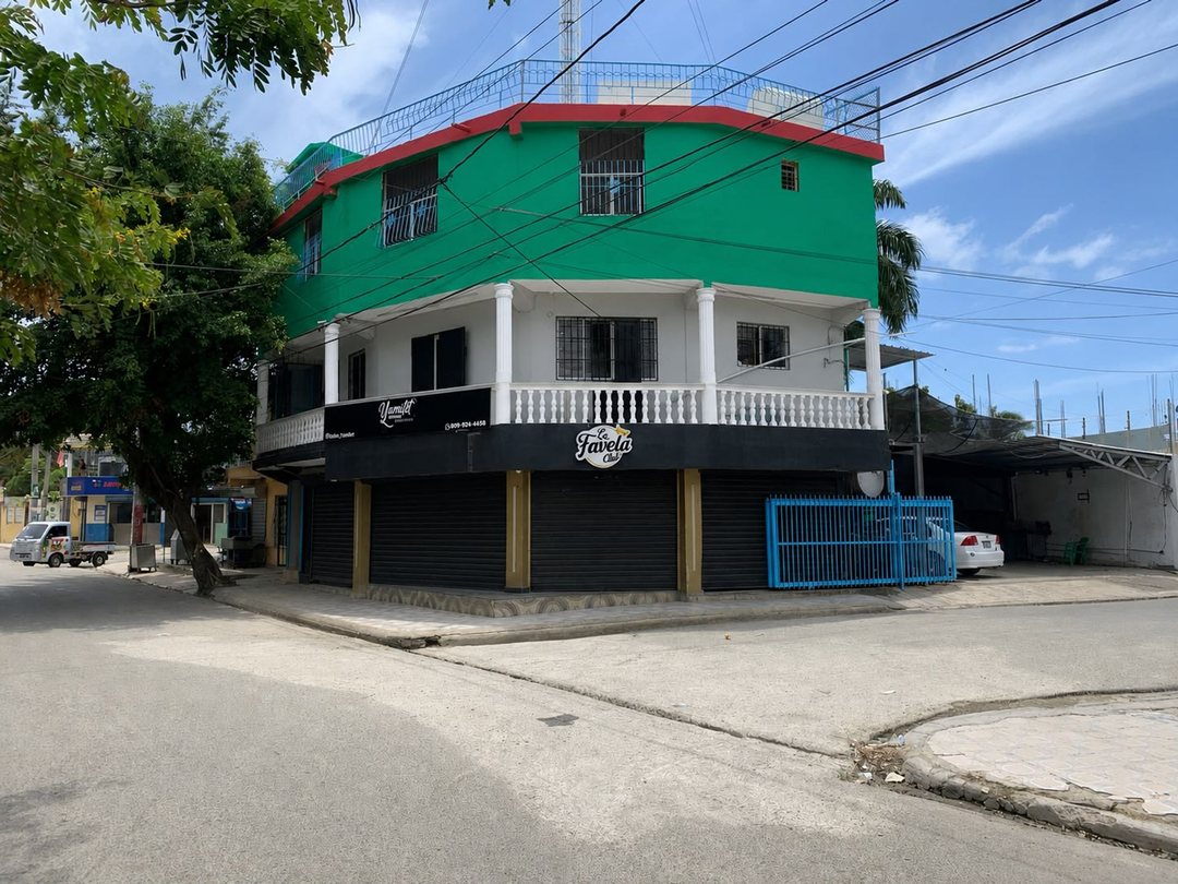 Local comercial en Brisas de la Charles