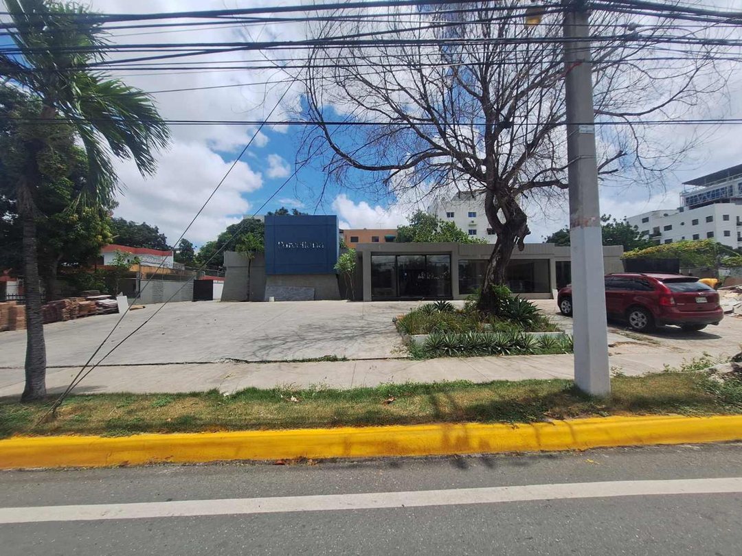 Local comercial en Nuñez de Caceres, foto 2