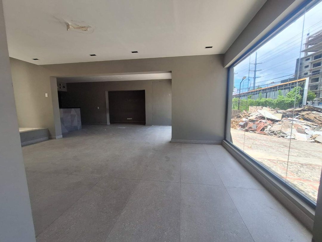 Local comercial en Nuñez de Caceres, foto 3