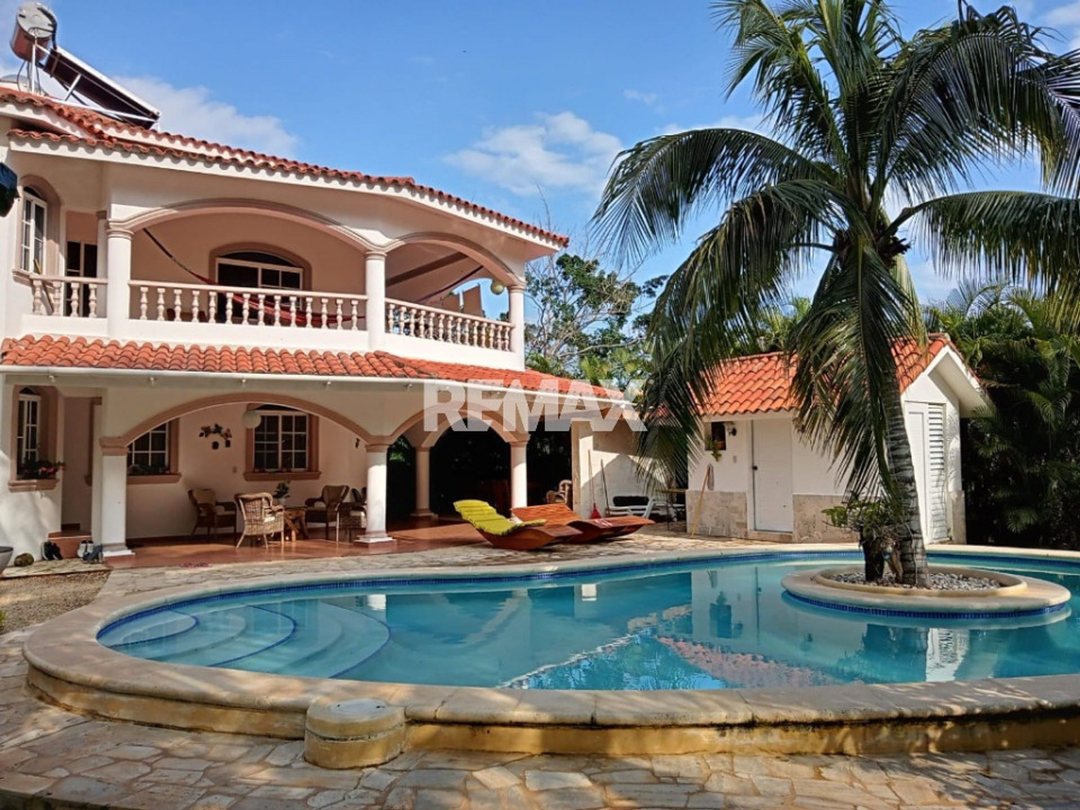 House in Metro Country Club