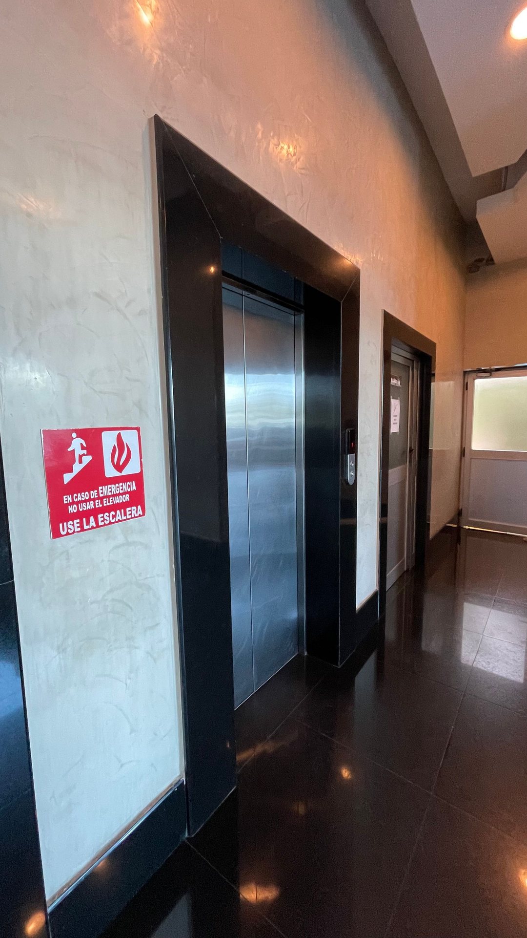Local comercial en edificio Profesional, foto 3