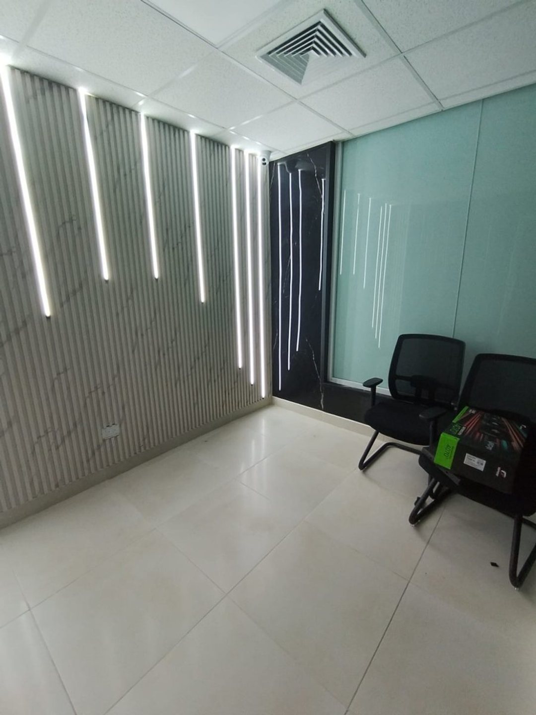 Local comercial en Hainamosa, foto 4