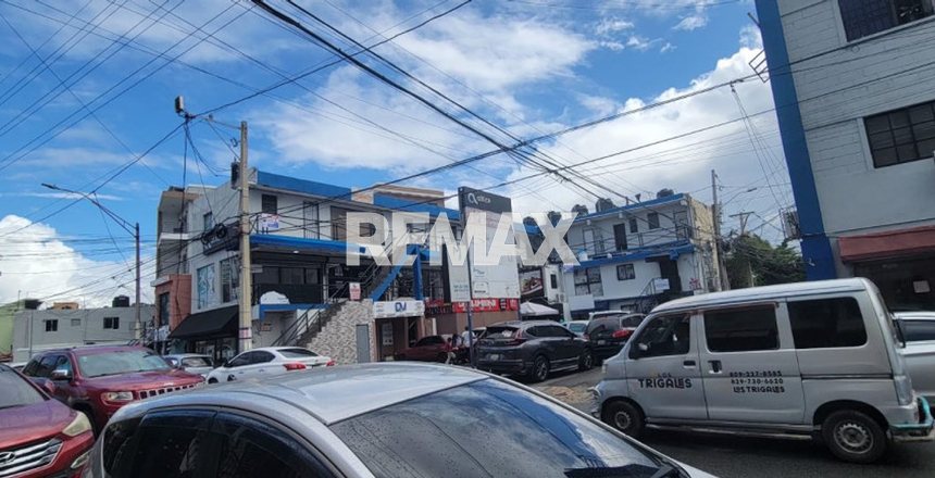 Plaza comercial en venta en Mata Hambre, Santo Domingo