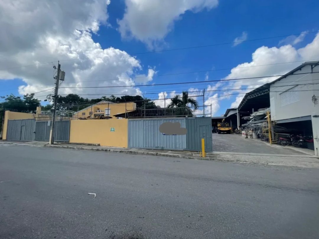 Local comercial en Villa Aura, foto 2