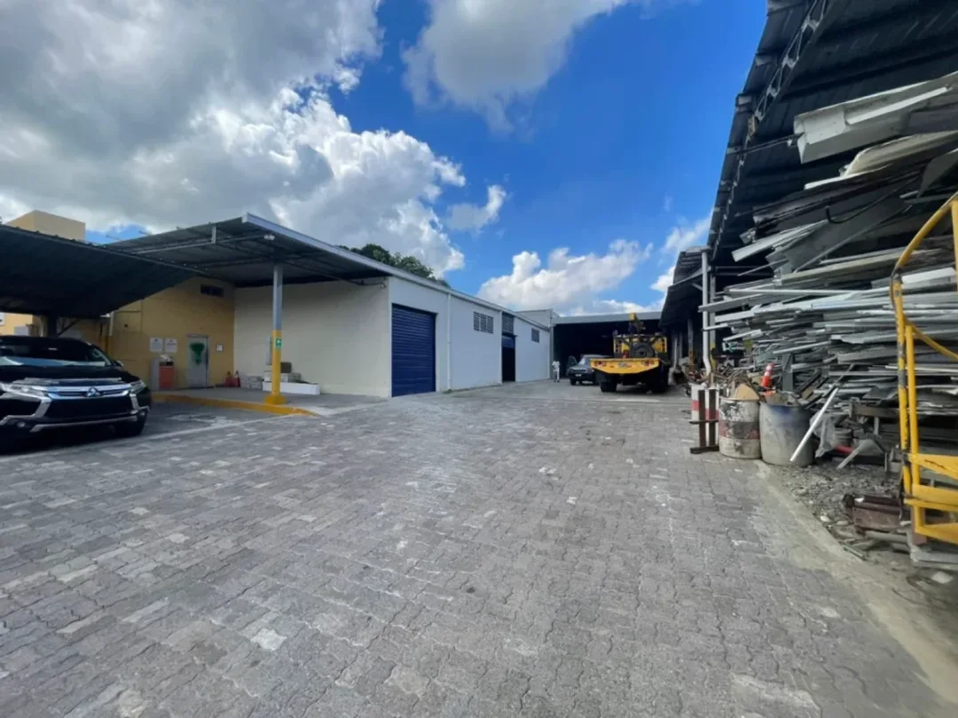 Local comercial en Villa Aura, foto 5